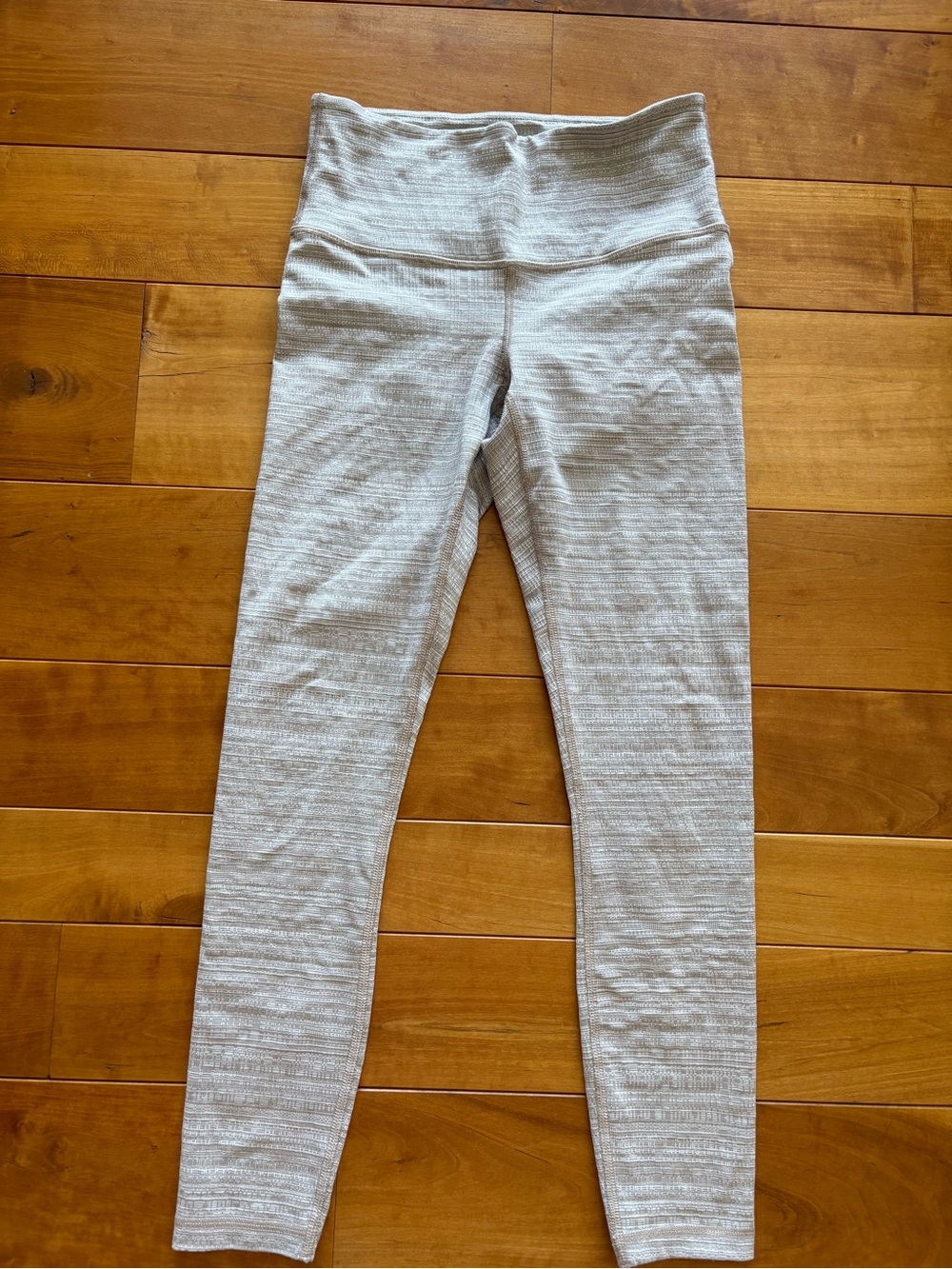 Like New Athleta  TexturedHigh-Waist Leggings very good clean condition